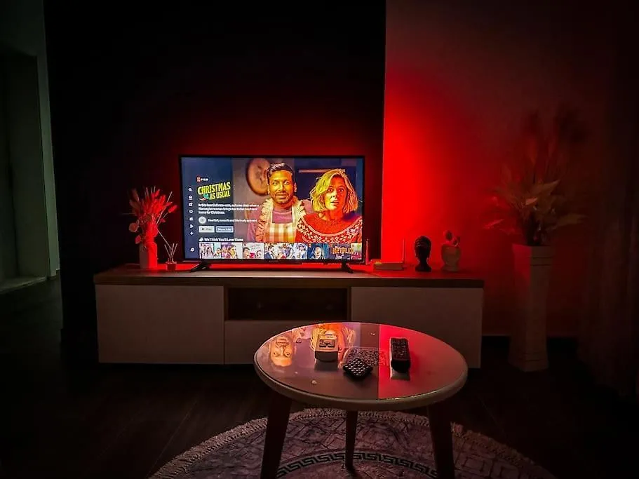 Modern Cozy Apartment In Тирана