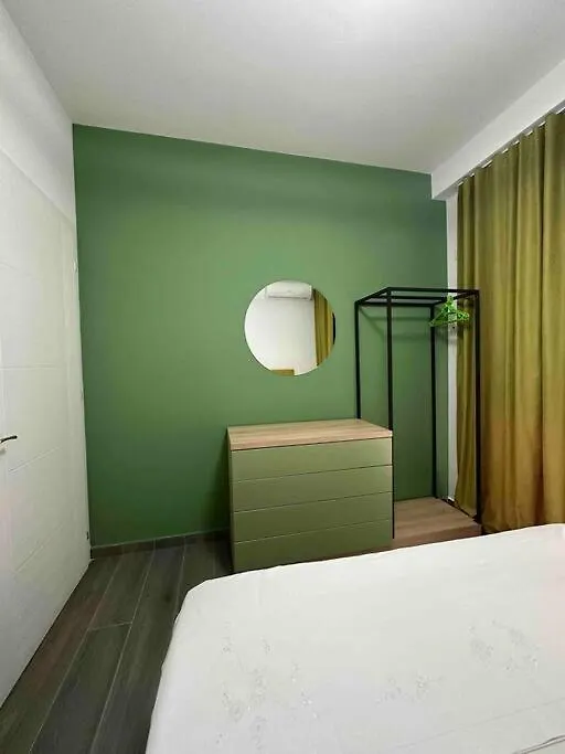 Modern Cozy Apartment In Тирана
